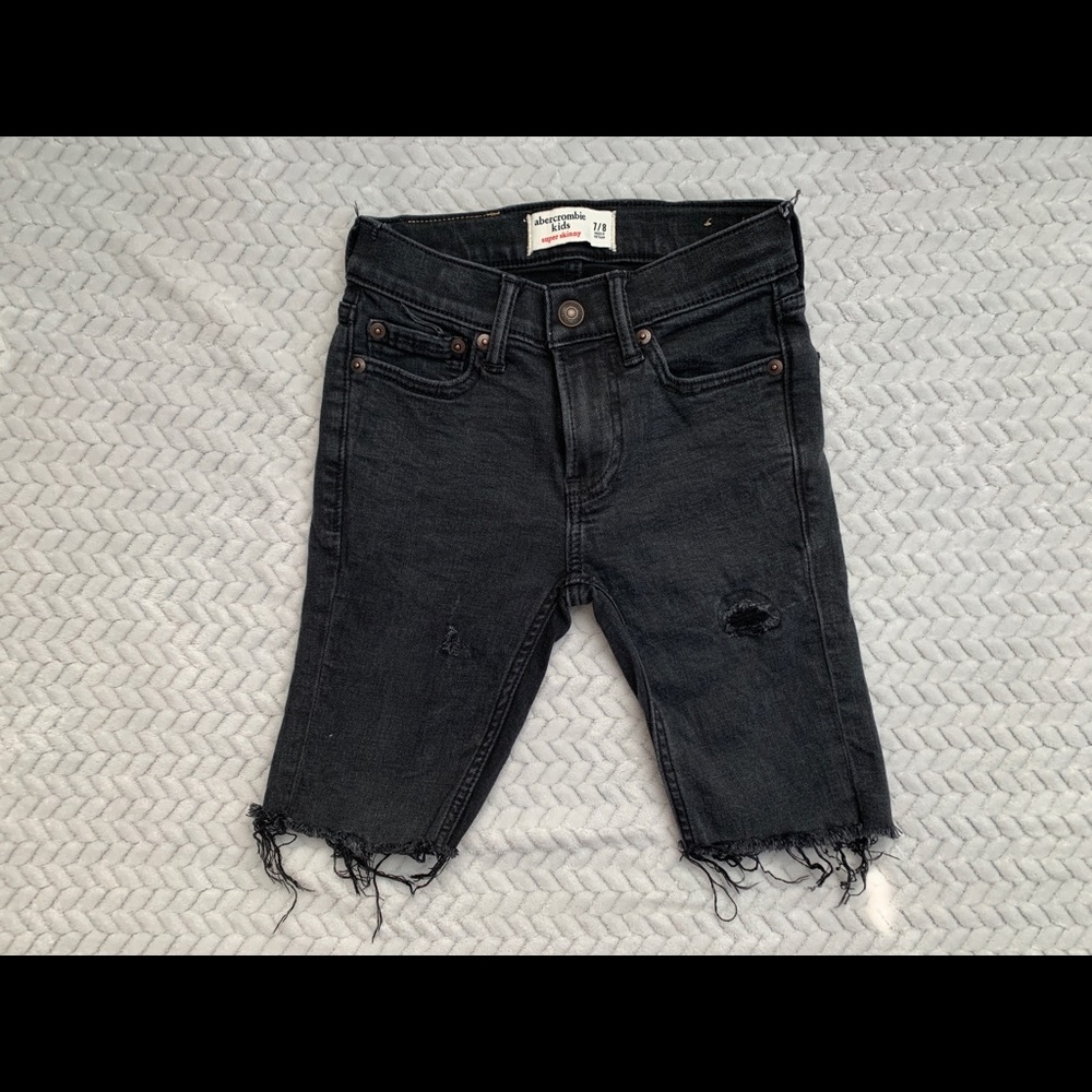 Boys Abercrombie&Fitch black “super skinny” denim shorts